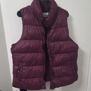 Old Navy Women's Burgundy Puffer Vest